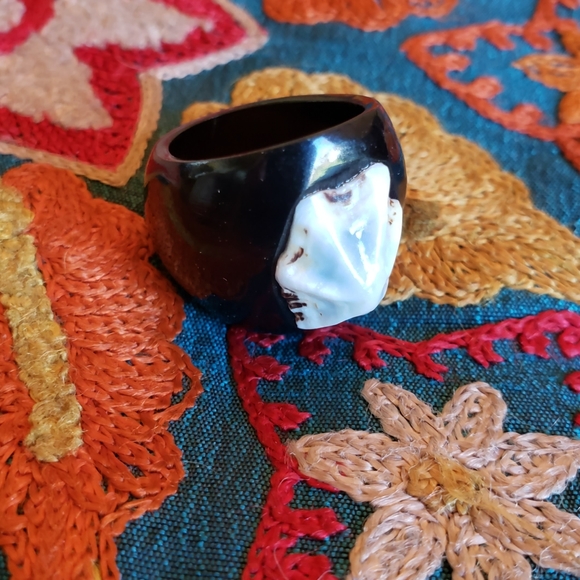 Vintage Chunky Ring Acrylic Seashell 1970sBlack - Picture 2 of 9